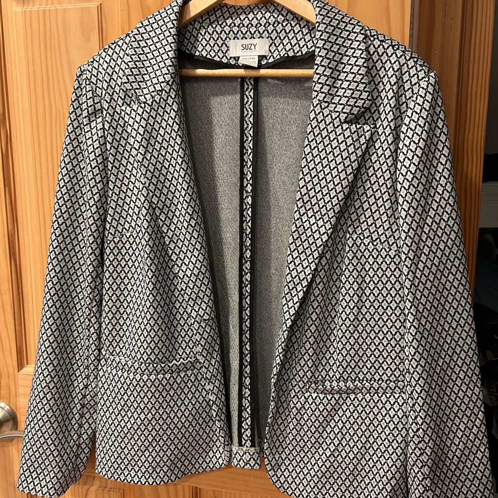Suzy Shier Black and White Geometric Open-Front Blazer